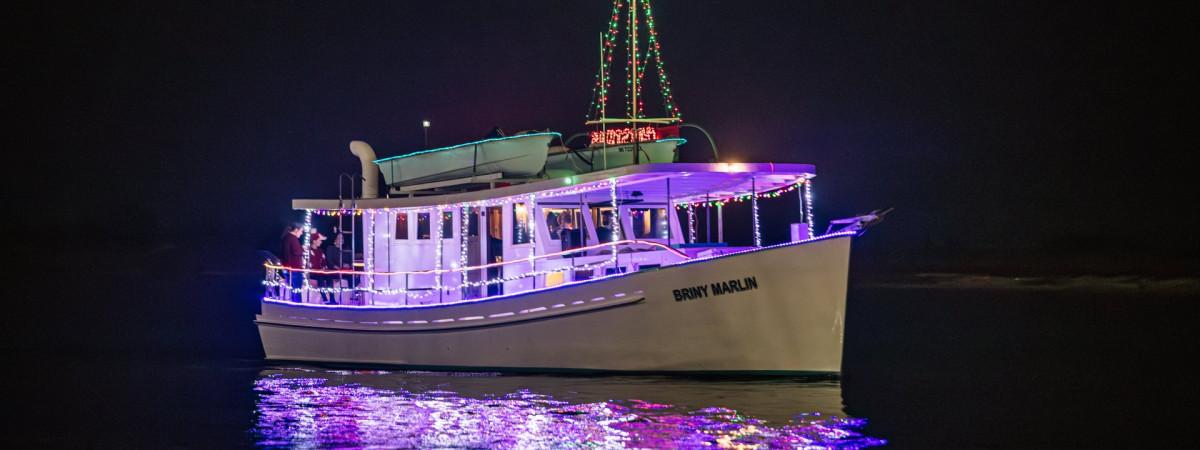 Bootsparaden, Straßenfeste und Lichterzauber