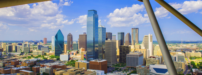 Die Skyline von Dallas vom Reunion Tower Geo-Deck aus.  – provided by Visit Dallas