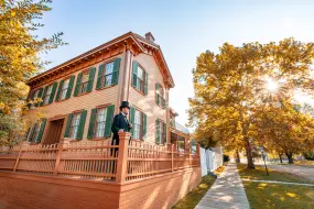 Hero Display Image   – provided by Illinois Office of Tourism