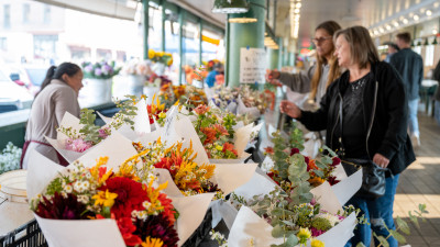 Am Pike Place Market in Seattle  – (c) Visit Seattle/Rachael Jones