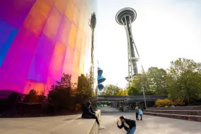 Blick auf die Space Needle - das Wahrzeichen von Seattle.  | Blick auf die Space Needle - das Wahrzeichen von Seattle. |   – (c) Visit Seattle/Rachael Jones