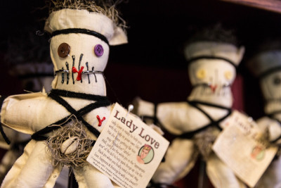 Voodoo Puppe | © Zack Smith  | Voodoo Puppe | © Zack Smith |   – provided by New Orleans & Company